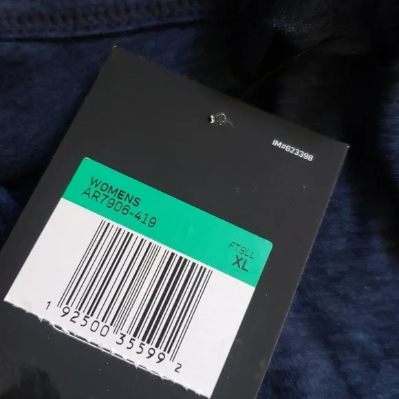 Nike loose fit tank top - Picture 6 of 9